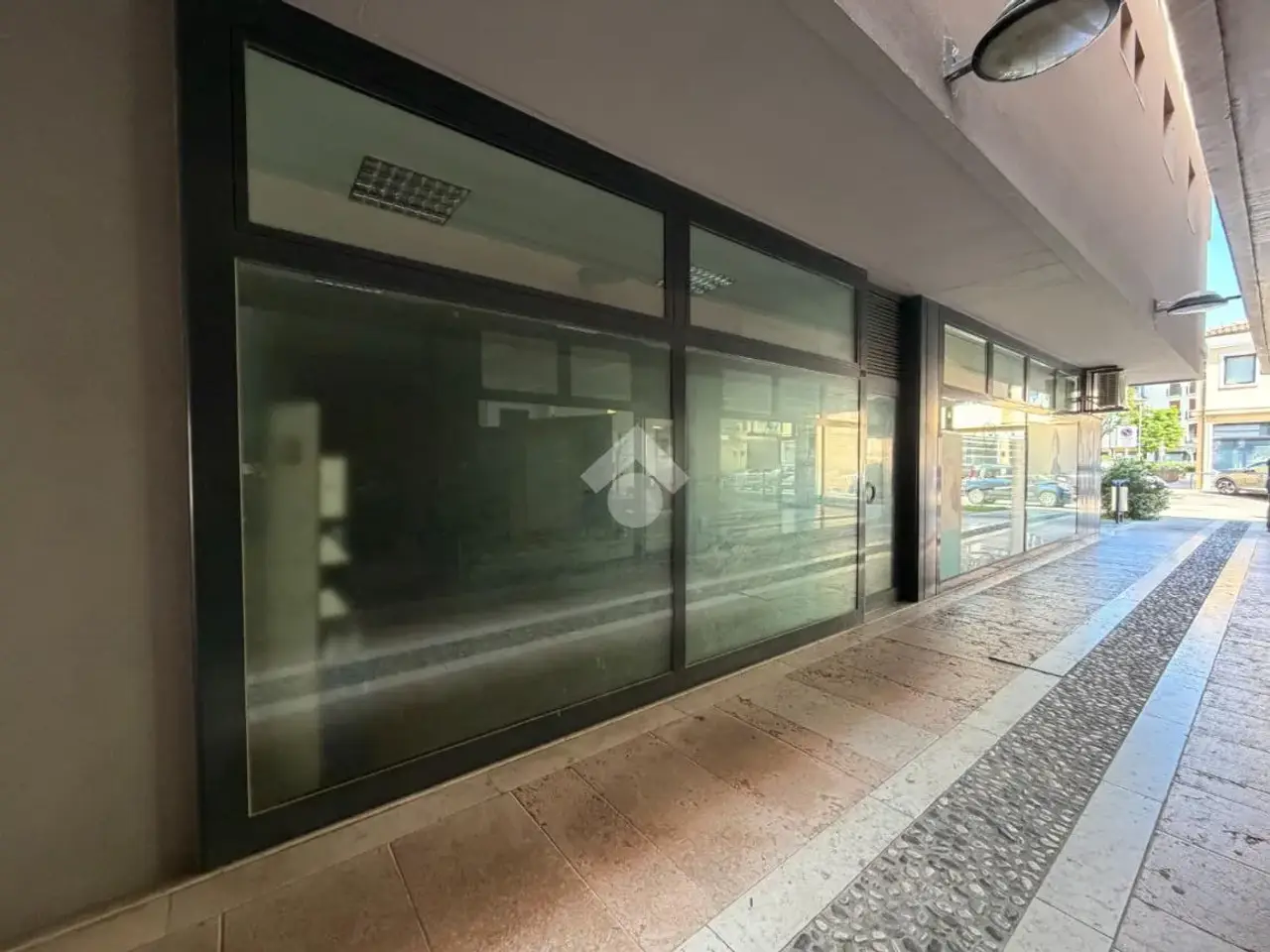 Negozio in Via Marco Sasso 20, Bassano Del Grappa, {3} - Foto 2