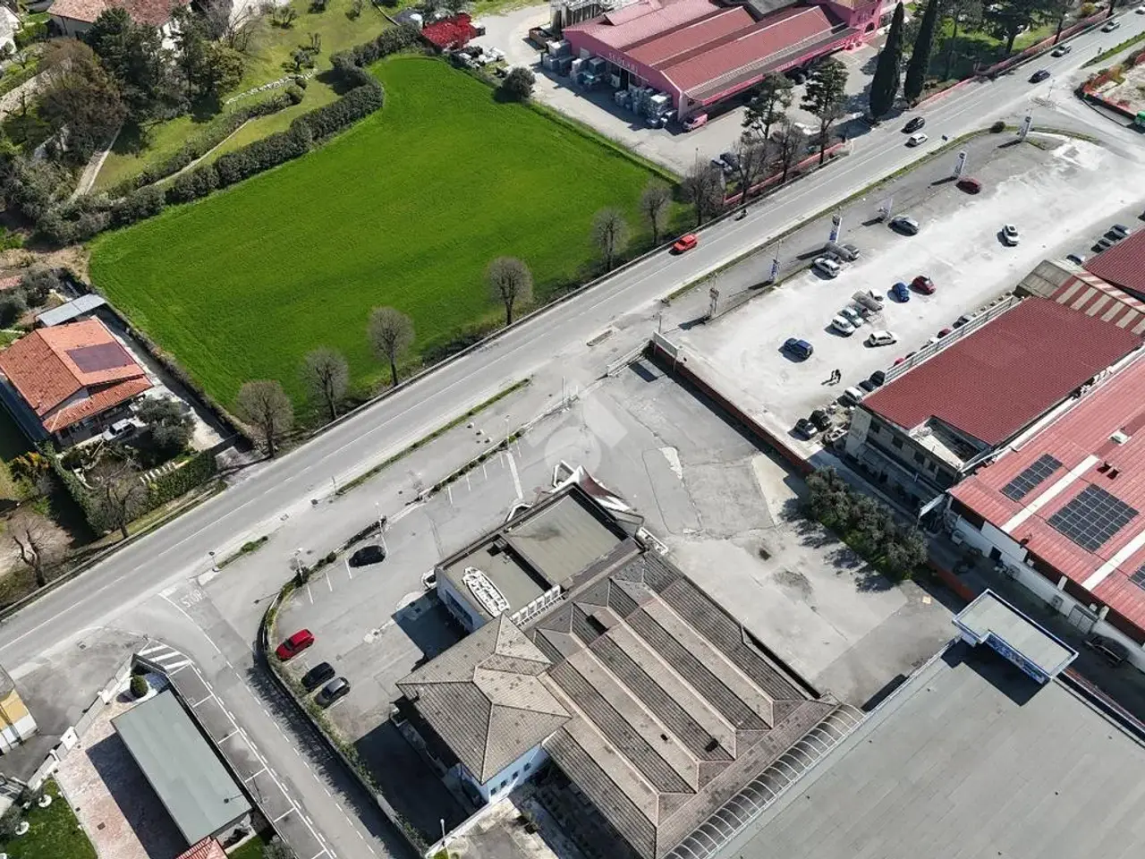 Capannone in Via Nazionale 43, Puegnago Sul Garda, {3} - Foto 1