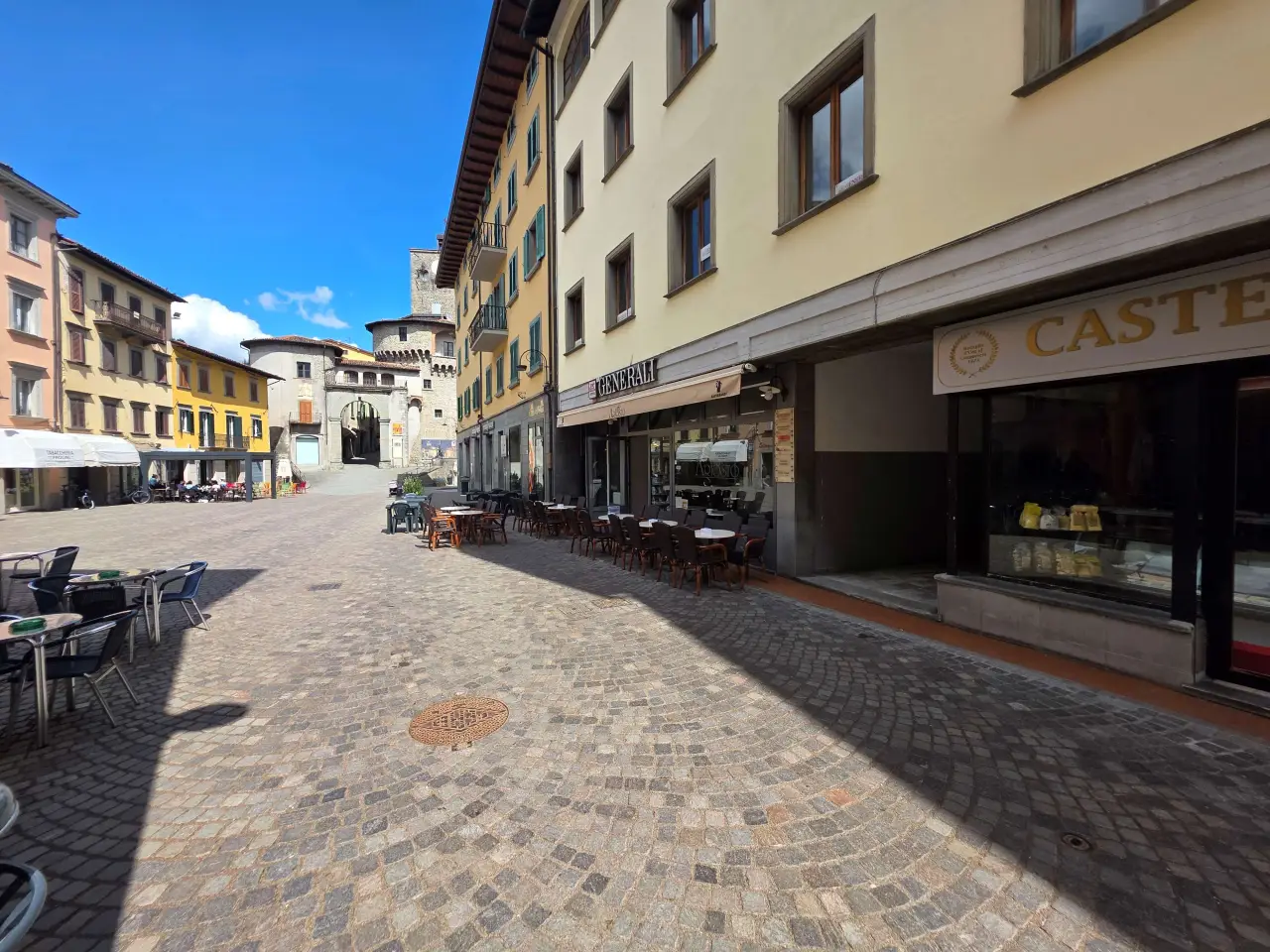 Ufficio in Piazza Unberto I, Castelnuovo Di Garfagnana, {3} - Foto 2