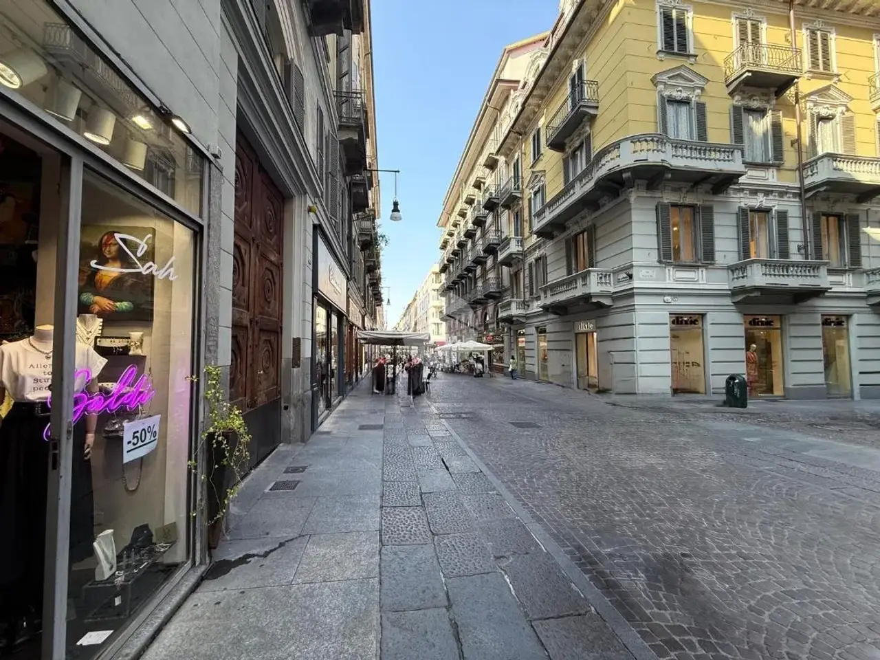 Negozio in Via Giuseppe Luigi Lagrange, Torino, {3} - Foto 1