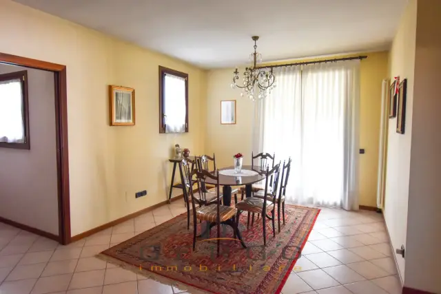 3-room flat in Via Generale Gino Piazza, Paese - Photo 1