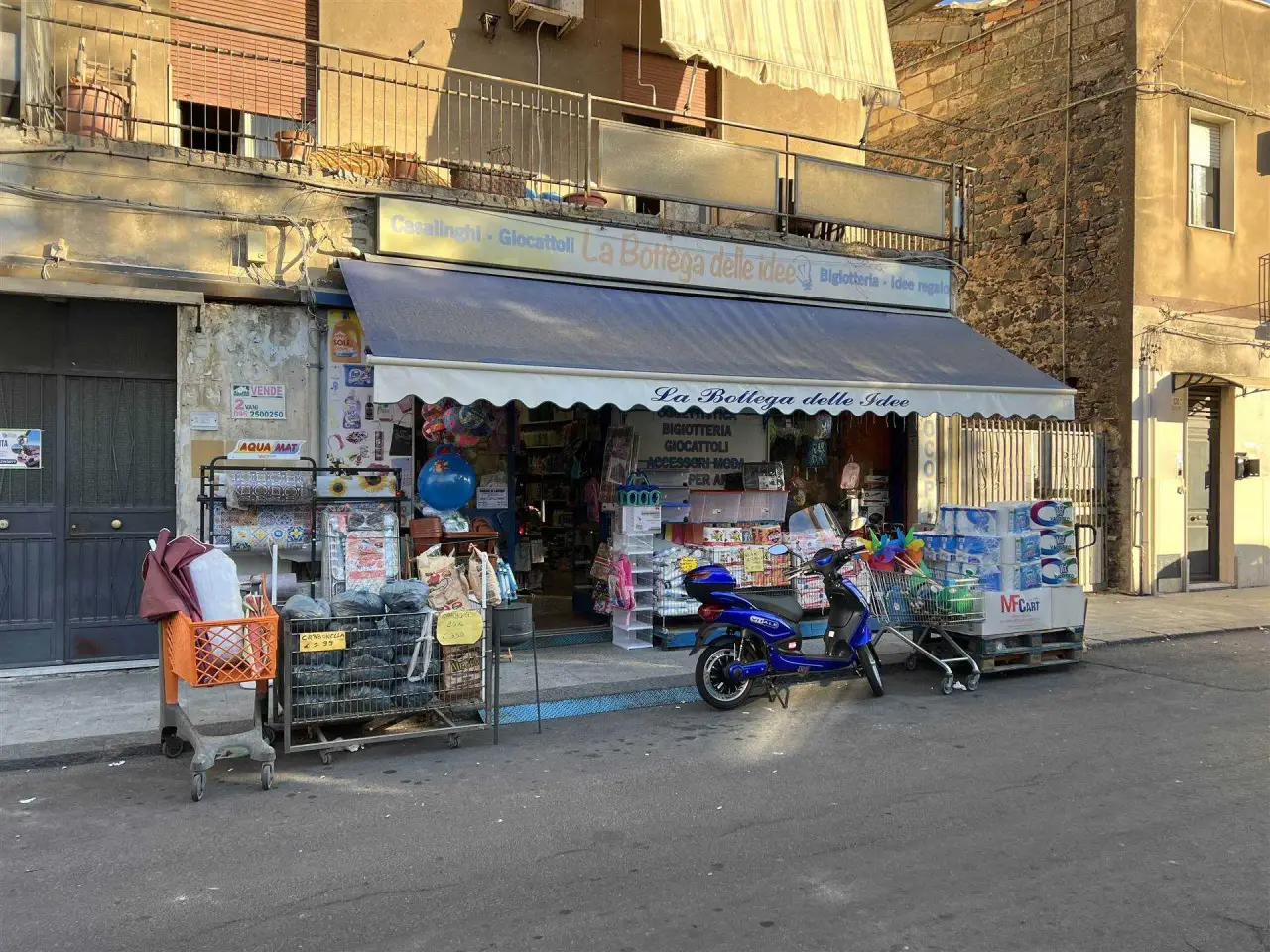 Negozio in Via Caduti del Lavoro, Catania, {3} - Foto 1
