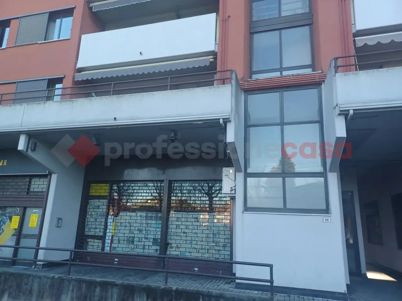 Negozio in Viale della Repubblica  69, Busto Arsizio, {3} - Foto 1