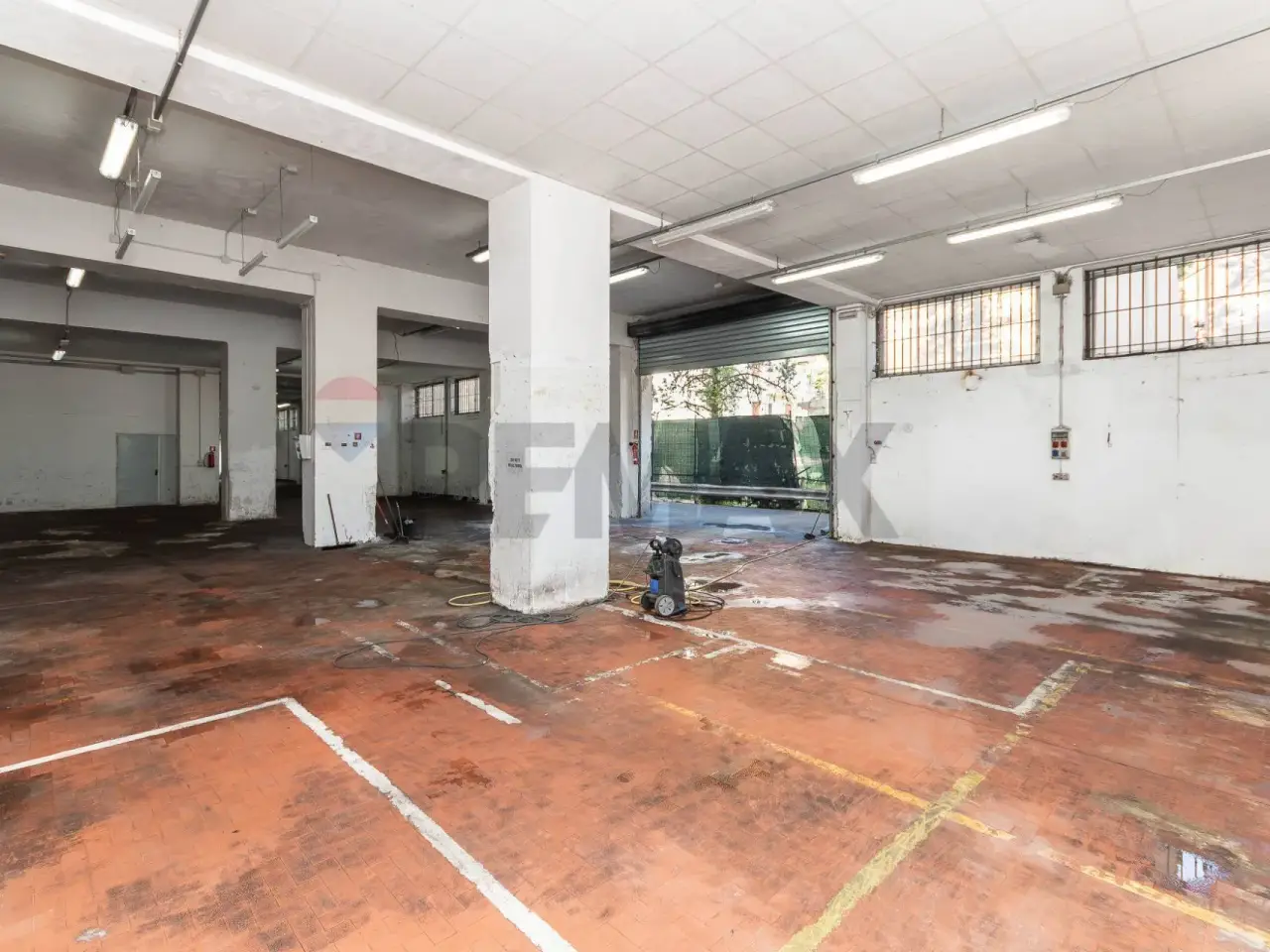 Negozio in Via Silvio Solimano 24, Genova, {3} - Foto 1
