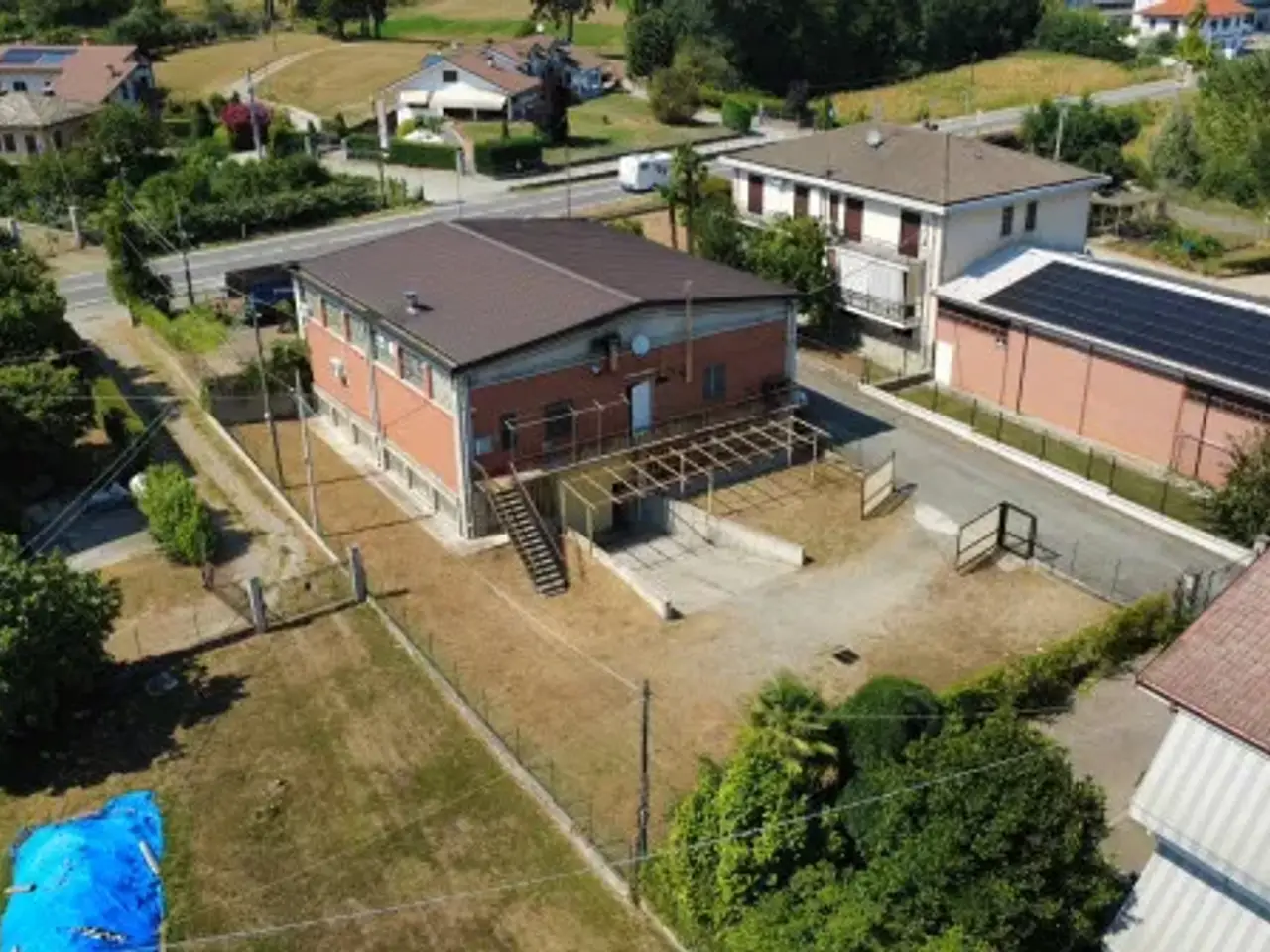 Capannone in Stradale Pinerolo 58, Bricherasio, {3} - Foto 1