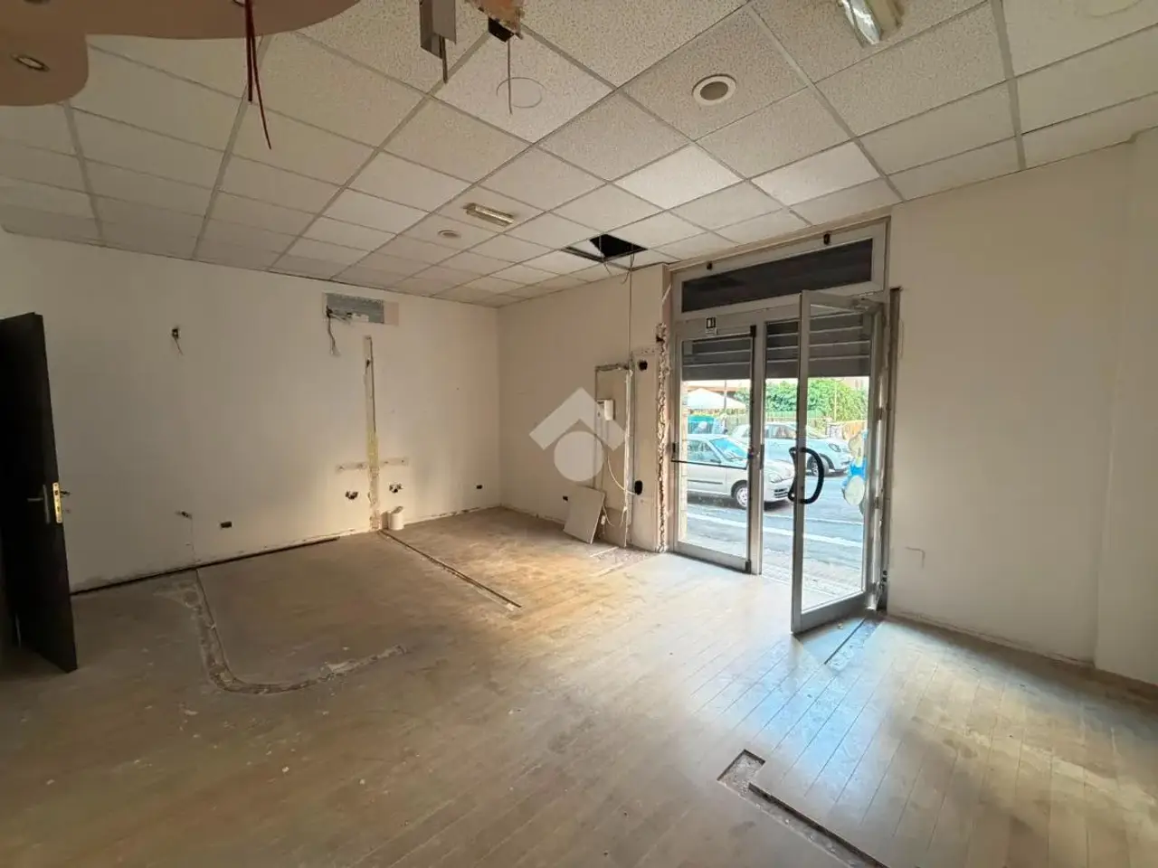 Negozio in Via Luigi Chiarelli 41, Roma, {3} - Foto 1