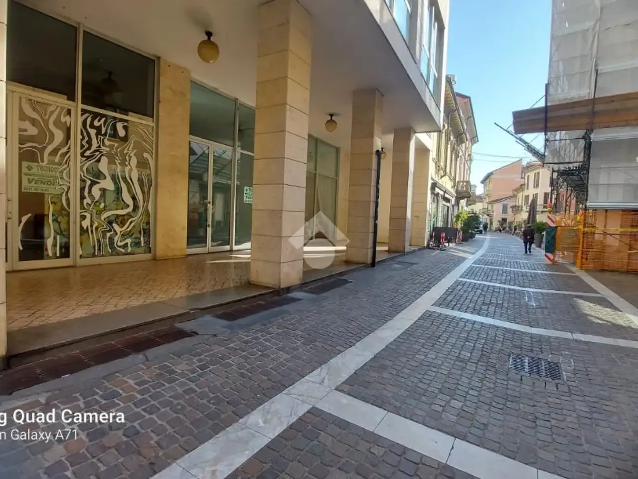 Negozio in Via Postporta 1, Gallarate, {3} - Foto 1