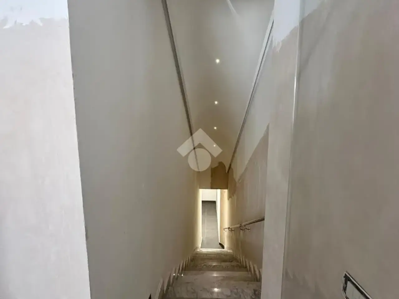 Negozio in Via Fulvio Renella 8, Caserta, {3} - Foto 2