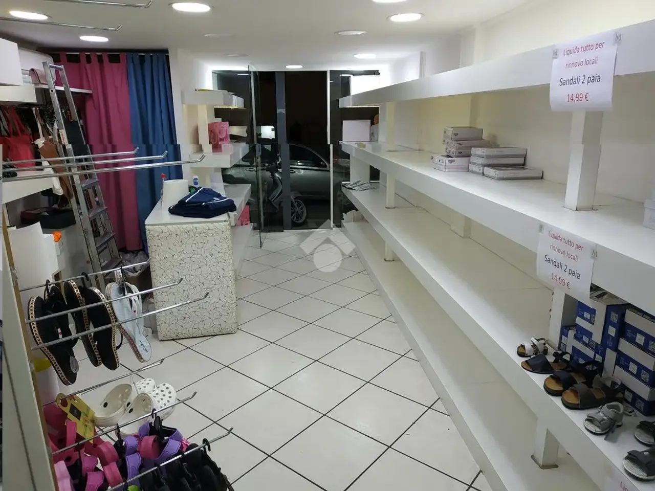 Negozio in Via Amato 39, Castellammare Di Stabia, {3} - Foto 1