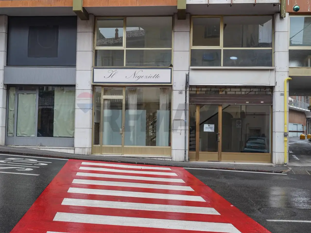 Negozio in Via Vittorio Emanuele 21, Ponte San Pietro, {3} - Foto 2
