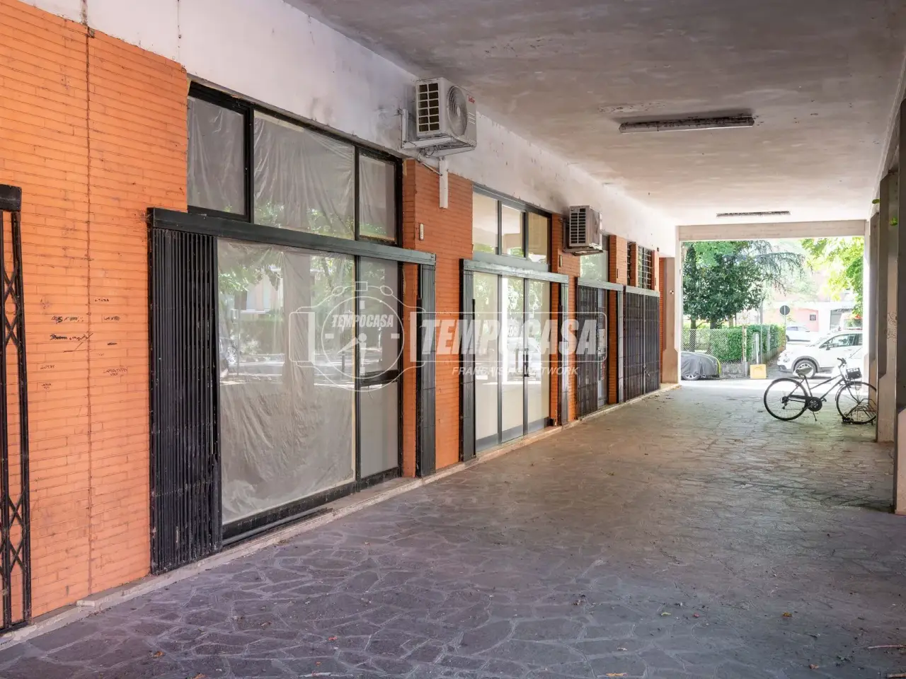 Negozio in Viale Trento E Trieste 8, Reggio nell'Emilia, {3} - Foto 1