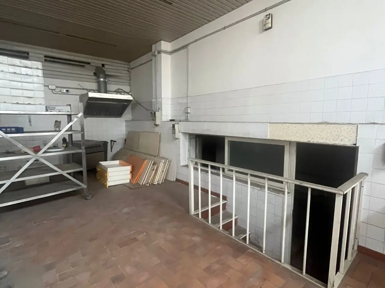 Palazzina commerciale in Via Basilicata 23, Cagliari, {3} - Foto 2