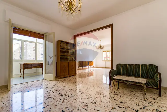 4-room flat in Viale della Regione Siciliana Nord Ovest 4365, Palermo - Photo 1