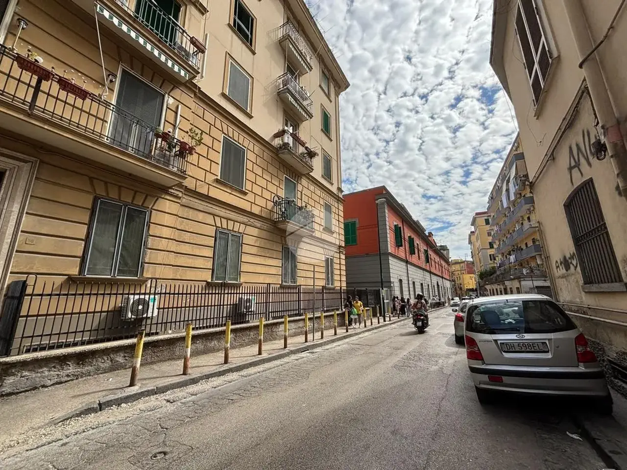 Magazzino in Via Michele Guadagno 58, Napoli, {3} - Foto 2