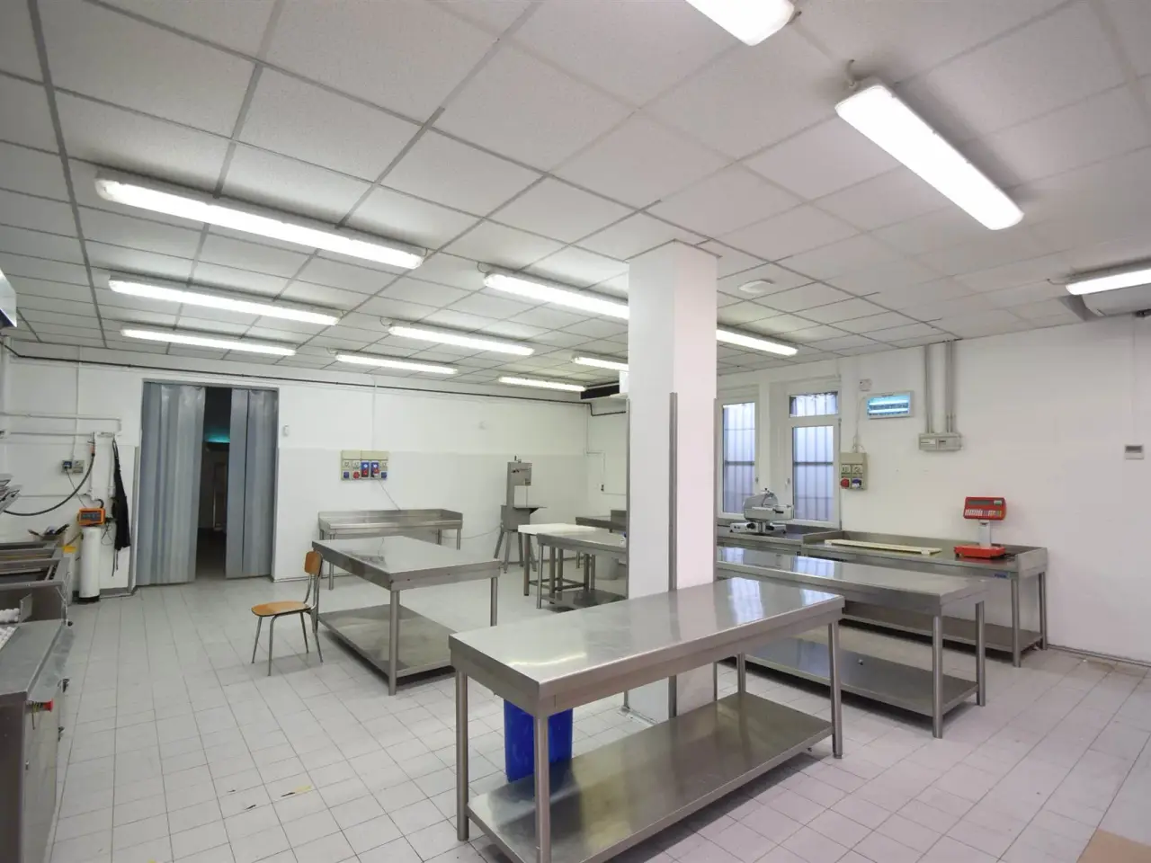 Laboratorio in , Piacenza, {3} - Foto 2