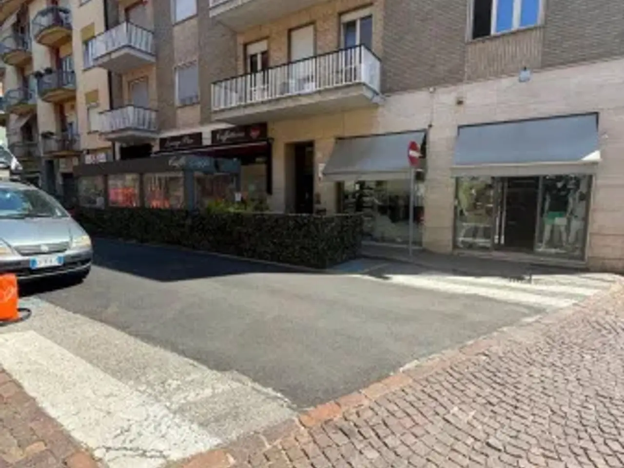 Negozio in Via Fratelli Piol 48, Rivoli, {3} - Foto 1