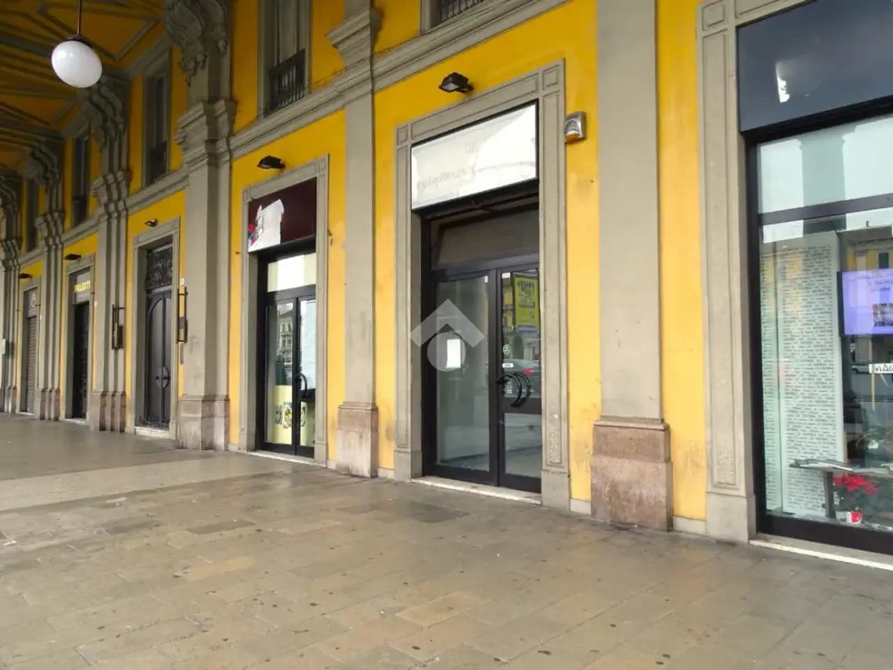 Negozio in Piazza Giuseppe Garibaldi 18, Alessandria, {3} - Foto 1