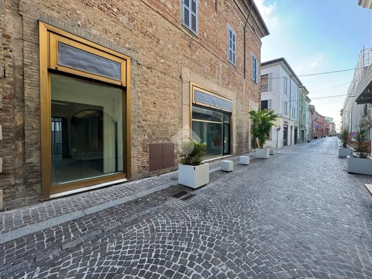 Negozio in Corso Garibaldi 1, Fiorenzuola D'Arda, {3} - Foto 1