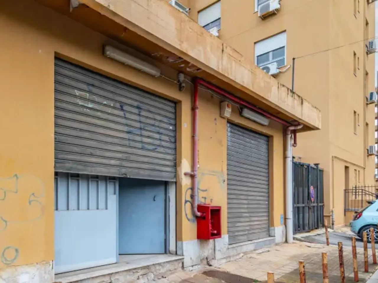 Negozio in Viale della Croce Rossa, Palermo, {3} - Foto 2