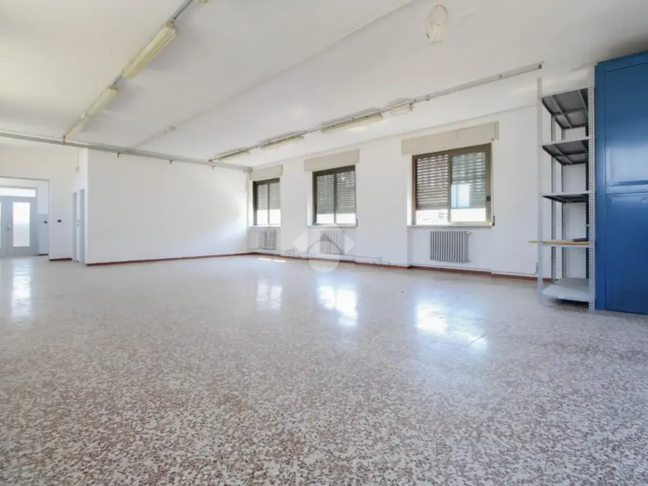 Negozio in Via Pietro Ruggeri da Stabello, Bergamo, {3} - Foto 1