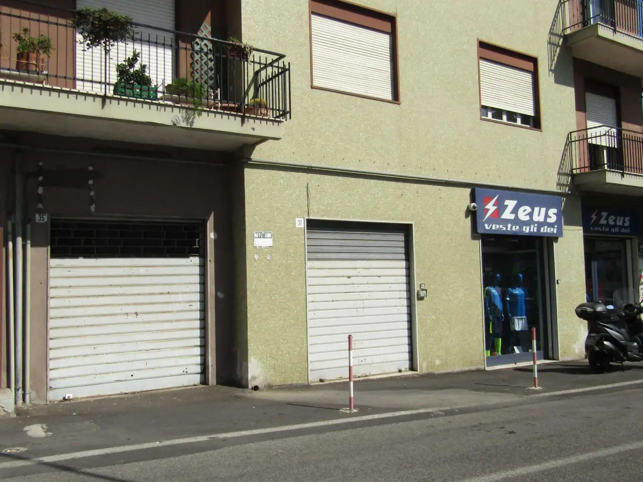 Locale commerciale in Via Roberto Giuffrida Castorina, Catania, {3} - Foto 1