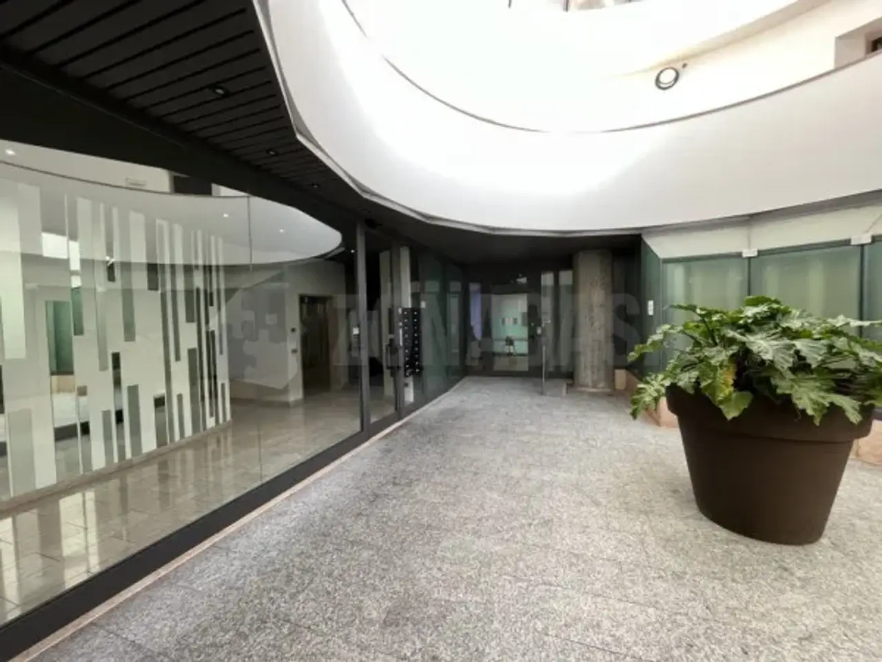 Ufficio in Via Camillo Benso di Cavour 17, Gallarate, {3} - Foto 2