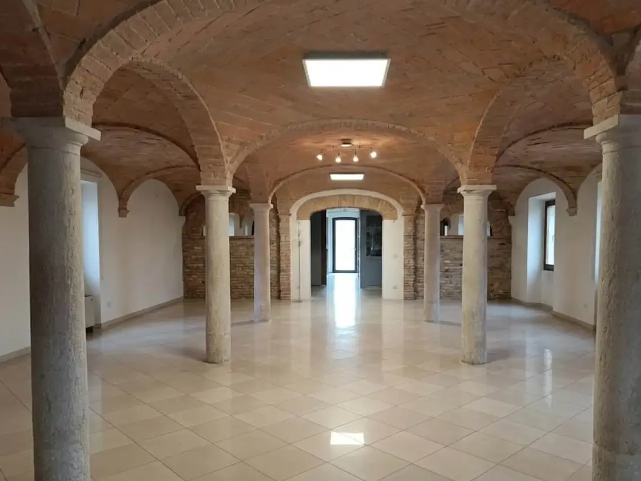 Negozio in , Goito, {3} - Foto 1