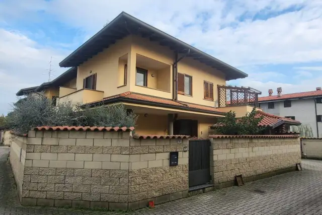 Villa in Via Alessandro Aspesi, Galliate - Foto 1