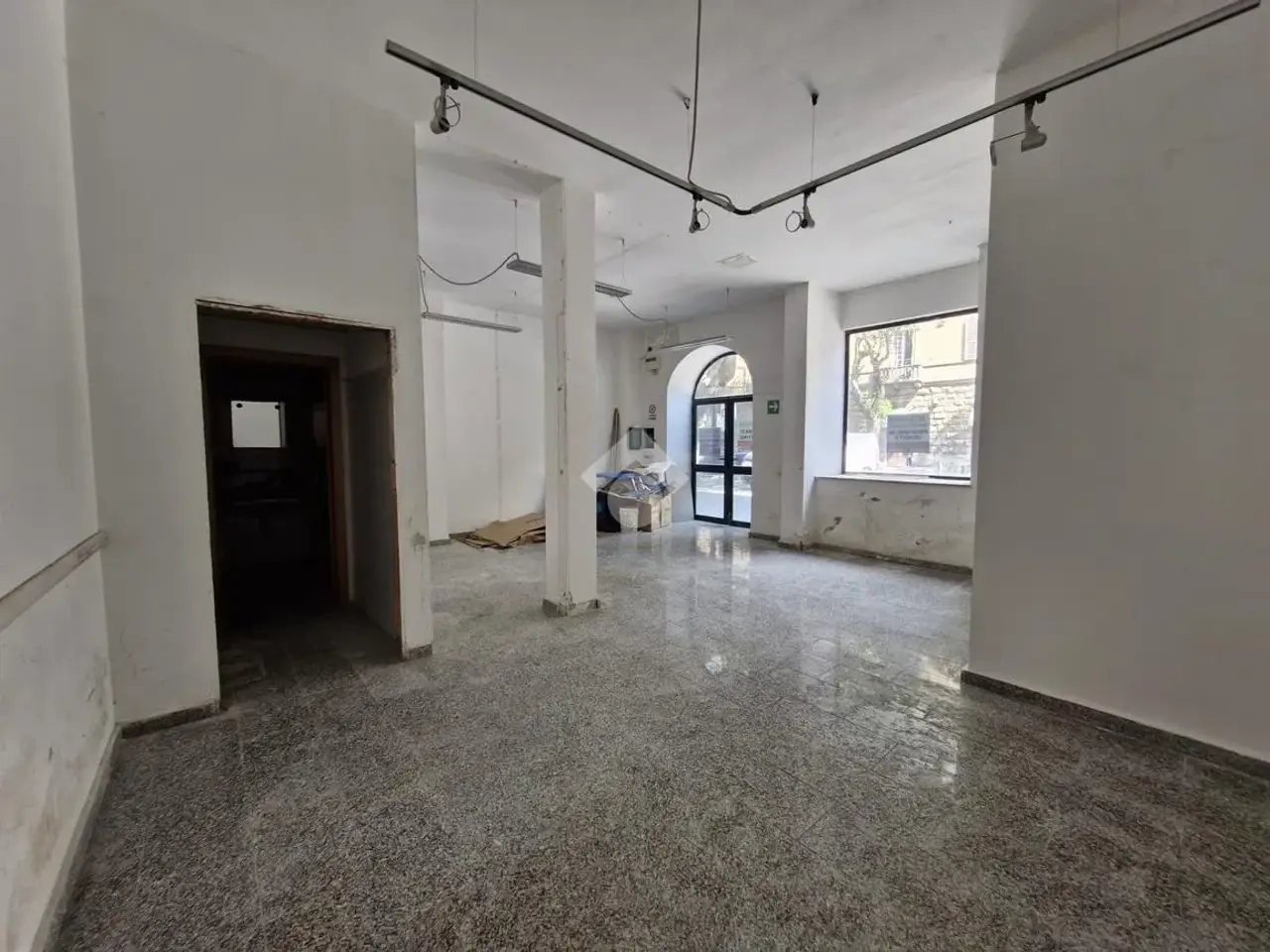 Negozio in Viale Trieste 10, Cagliari, {3} - Foto 2