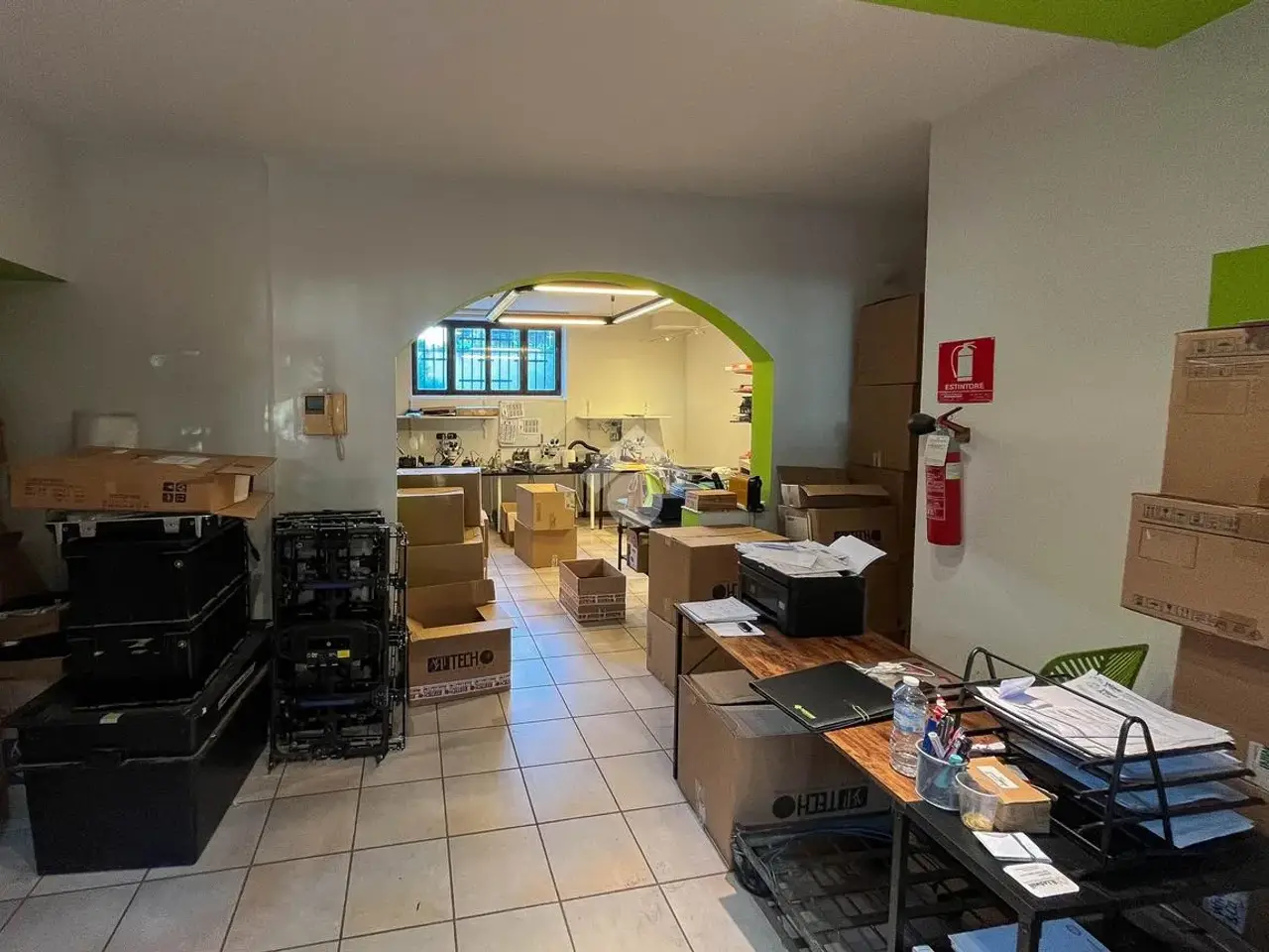 Ufficio in Via Aldo Motta 22, Vimercate, {3} - Foto 1