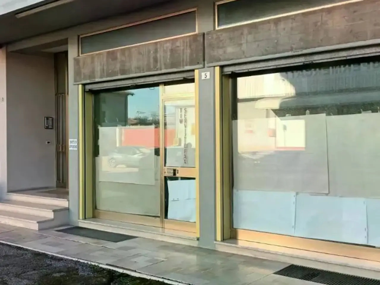 Negozio in Via Don Luigi Sturzo, Caerano Di San Marco, {3} - Foto 1