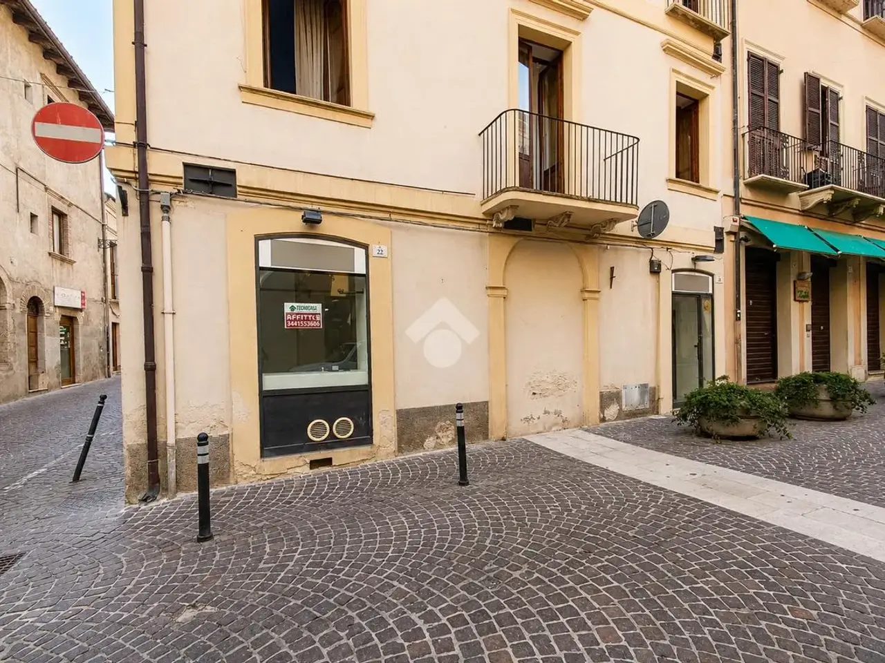 Negozio in Via Vittorio Veneto 22, Teramo, {3} - Foto 1