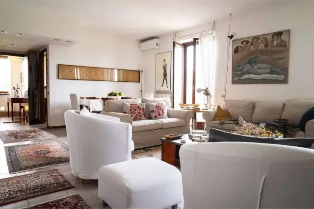 Villa in Viale Petrarca, 17, San Colombano al Lambro - Foto 1