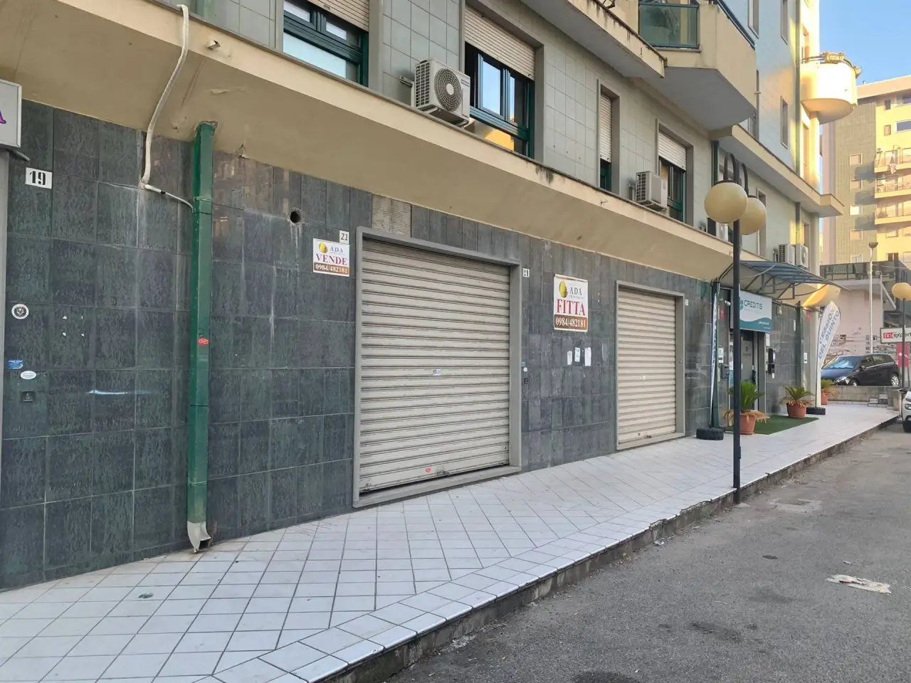 Locale commerciale in  Cosenza, Cosenza, {3} - Foto 1