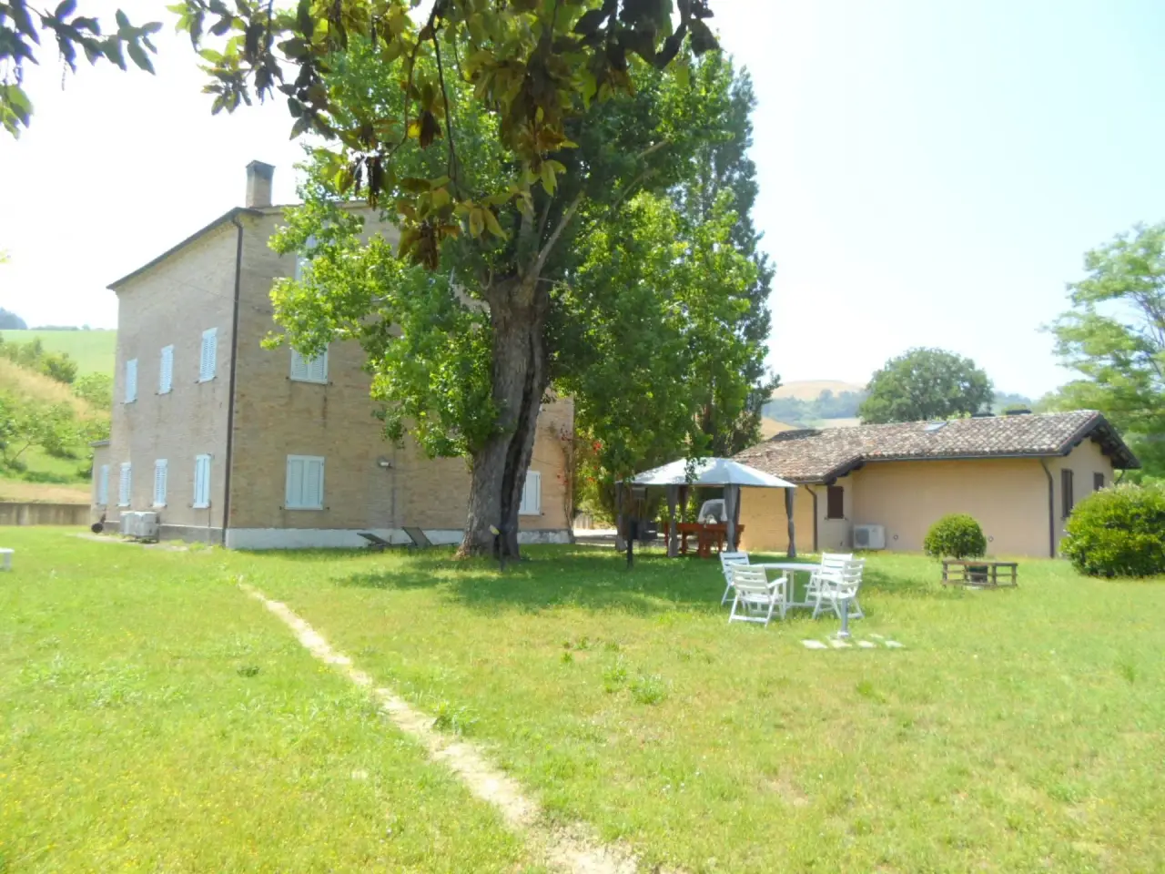 Albergo in Via Menocchia 25-28, Carassai, {3} - Foto 1
