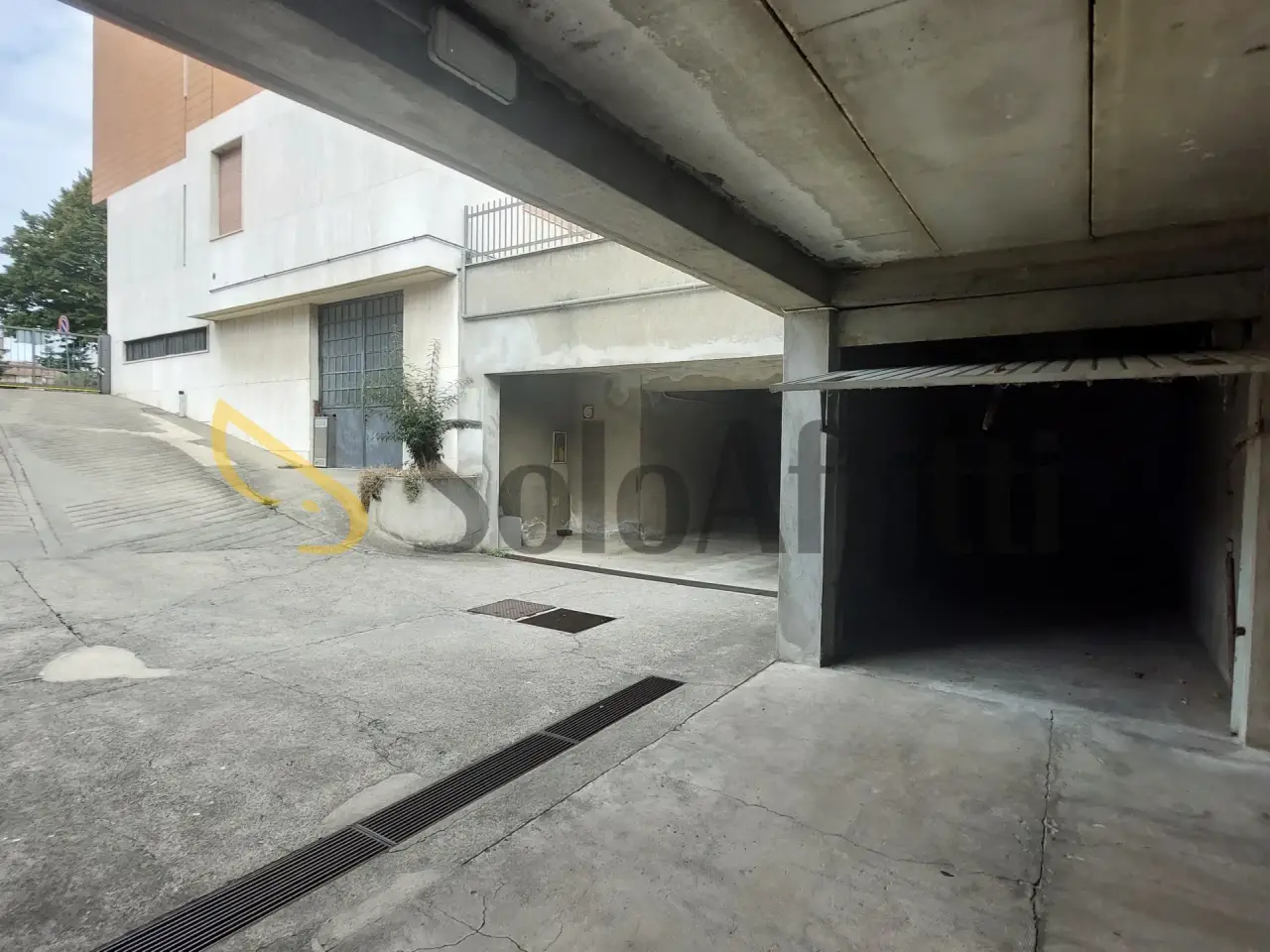 Parcheggio chiuso in Via Friuli 7, Biella, {3} - Foto 2