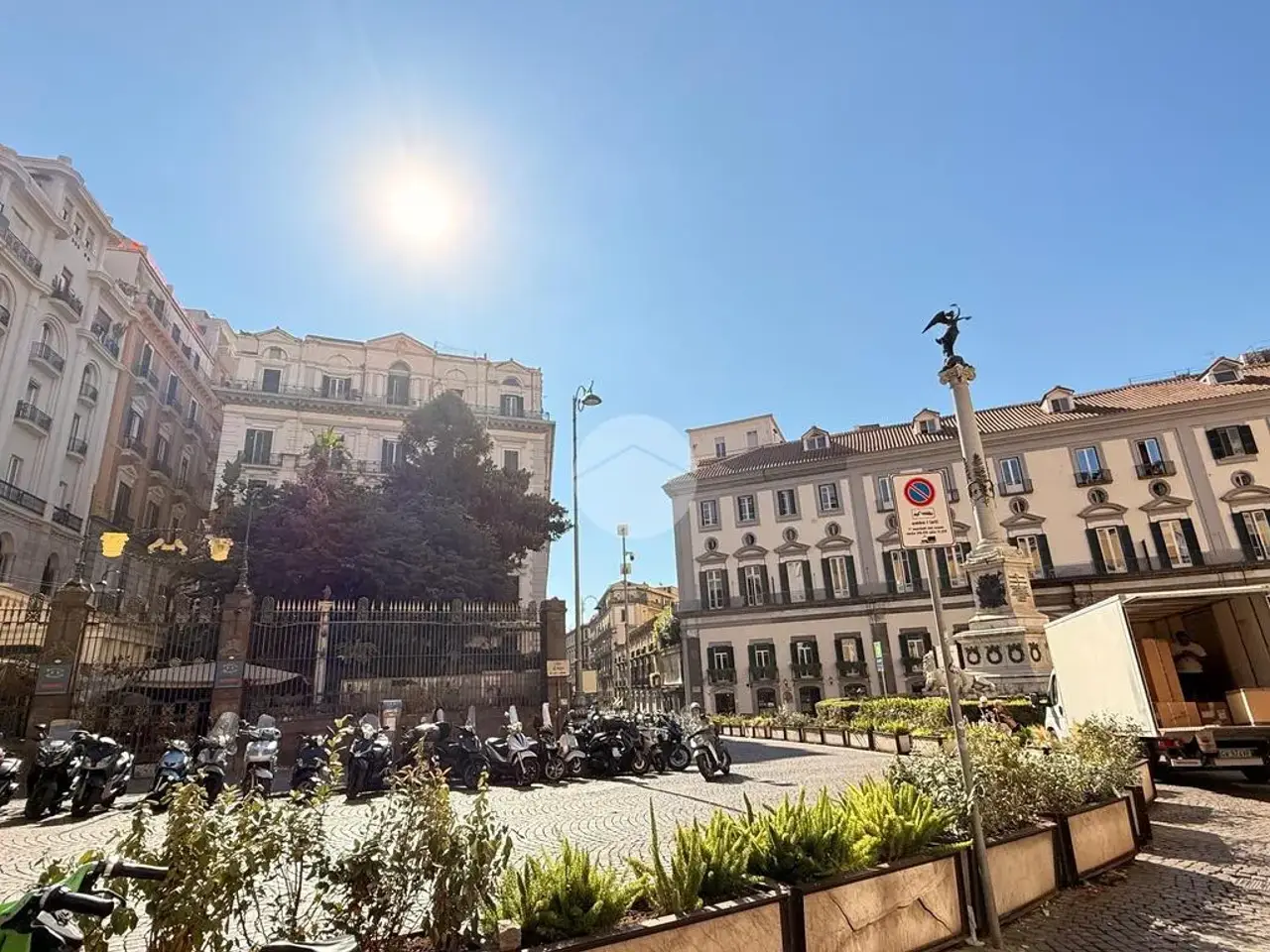 Negozio in Via Alabardieri 7, Napoli, {3} - Foto 2