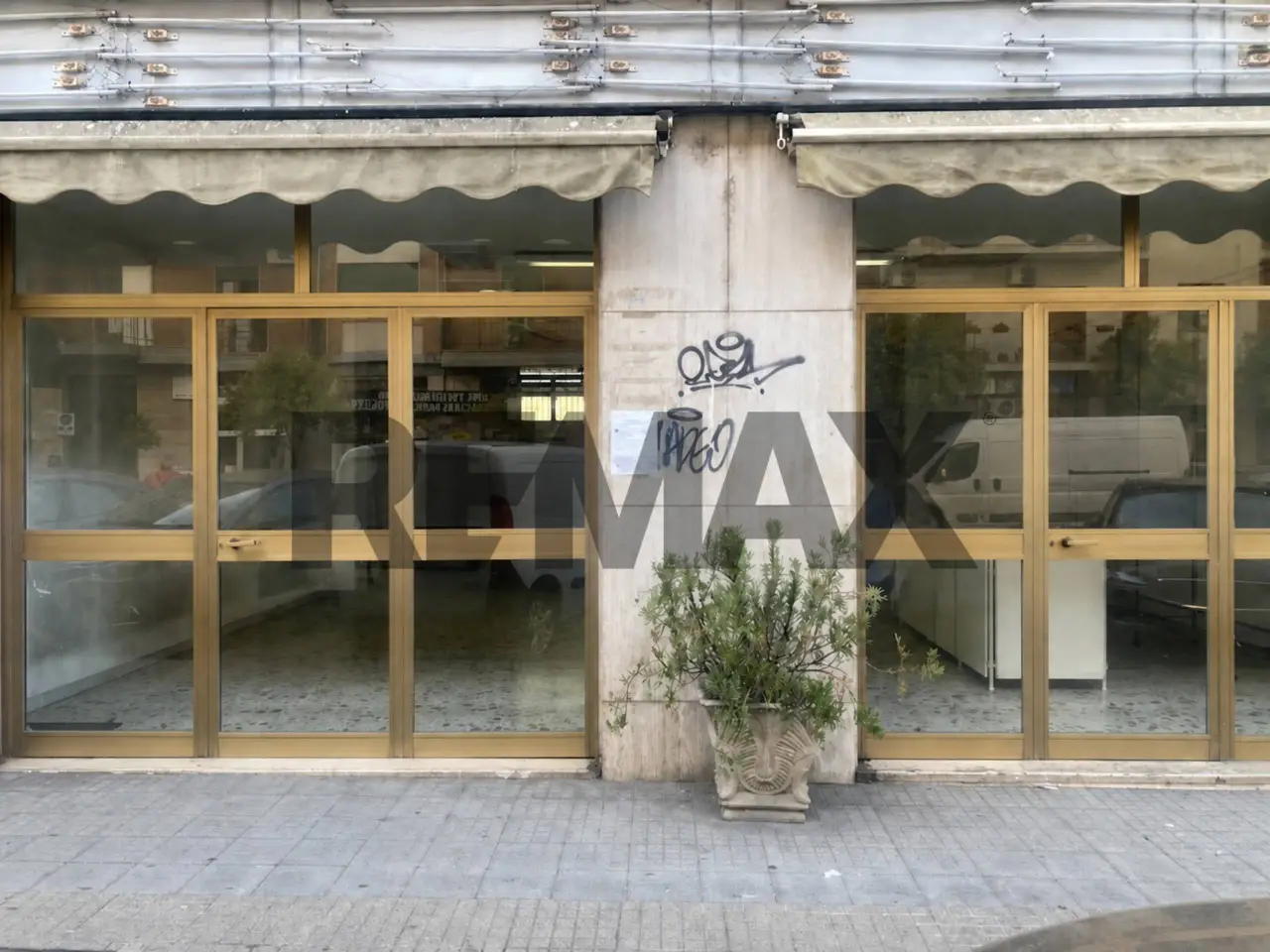 Negozio in Viale delle Medaglie d\'Oro 77/79, Cosenza, {3} - Foto 2