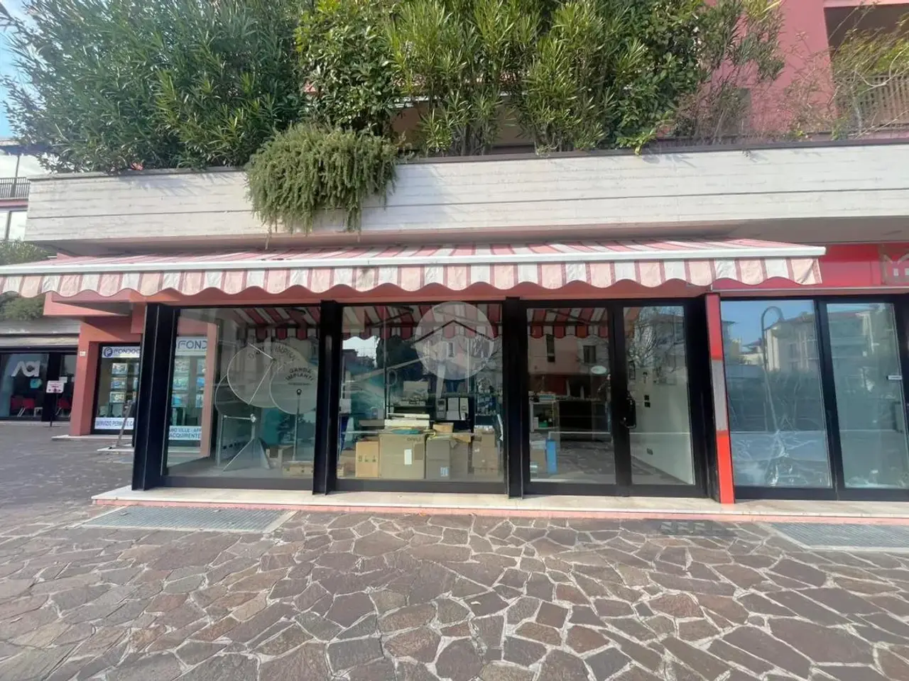 Negozio in Via Mezzocolle 6, Desenzano Del Garda, {3} - Foto 2