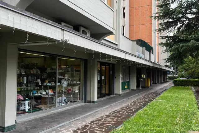 Negozio in Viale Felsina 33a, Bologna - Foto 1