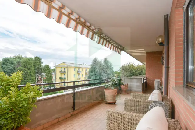 4-room flat in Via Amatore Sciesa 60, Gallarate - Photo 1