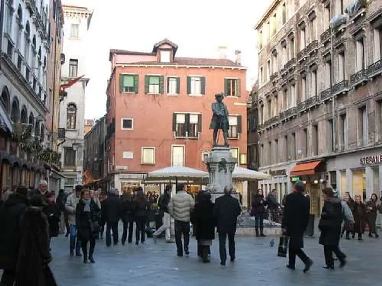 Abbigliamento in Campo San Leonardo, Venezia, {3} - Foto 1