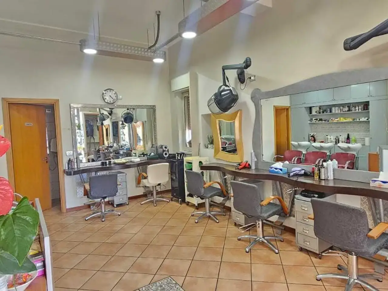 Parrucchiere in Via Giuseppe De Felice 25, Sant'Agata Li Battiati, {3} - Foto 1
