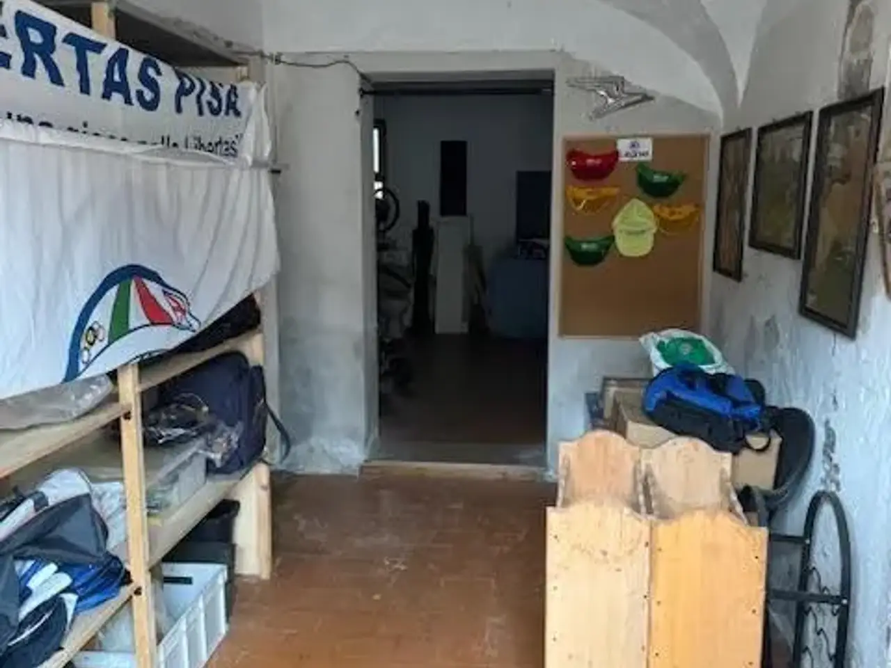 Locale commerciale in , Calci, {3} - Foto 1