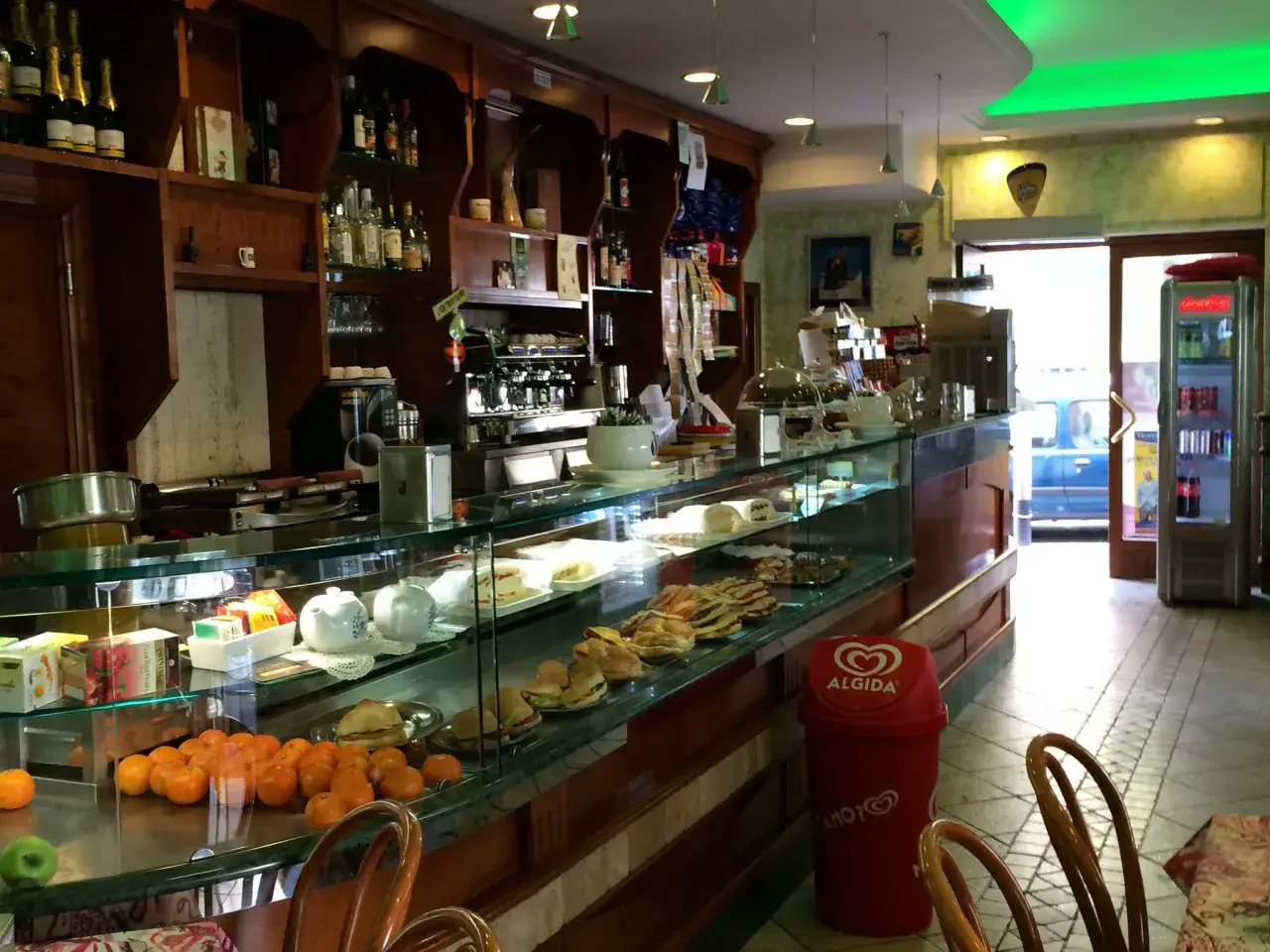 Bar in Via Giacinto Carini, Roma, {3} - Foto 2