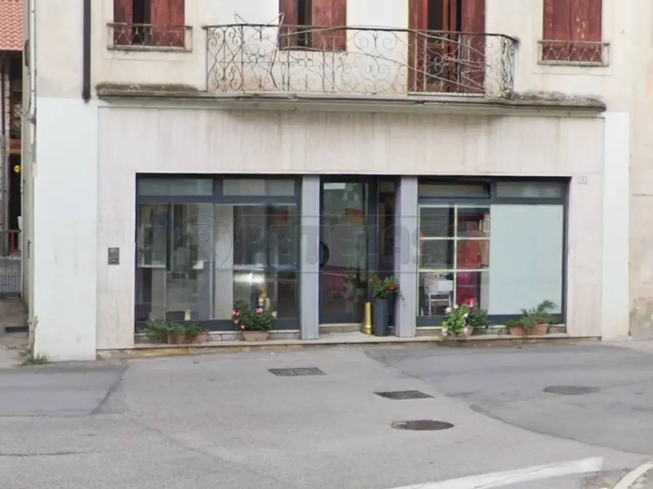Palazzina commerciale in Via Villa 1, Castelgomberto, {3} - Foto 1
