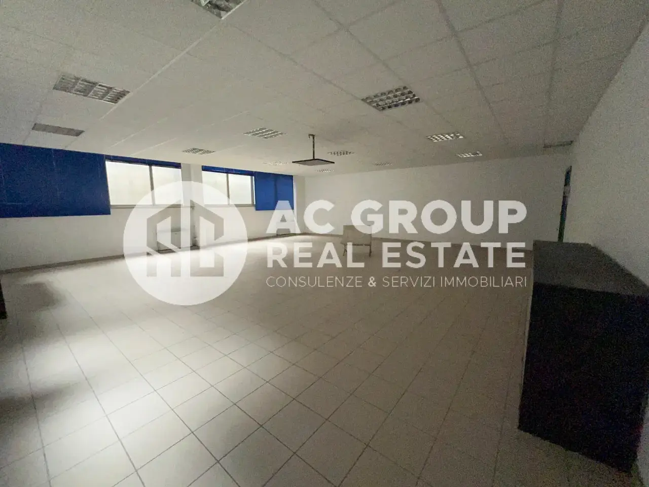 Magazzino in Via Luigi Lazzaroni 5, Saronno, {3} - Foto 1