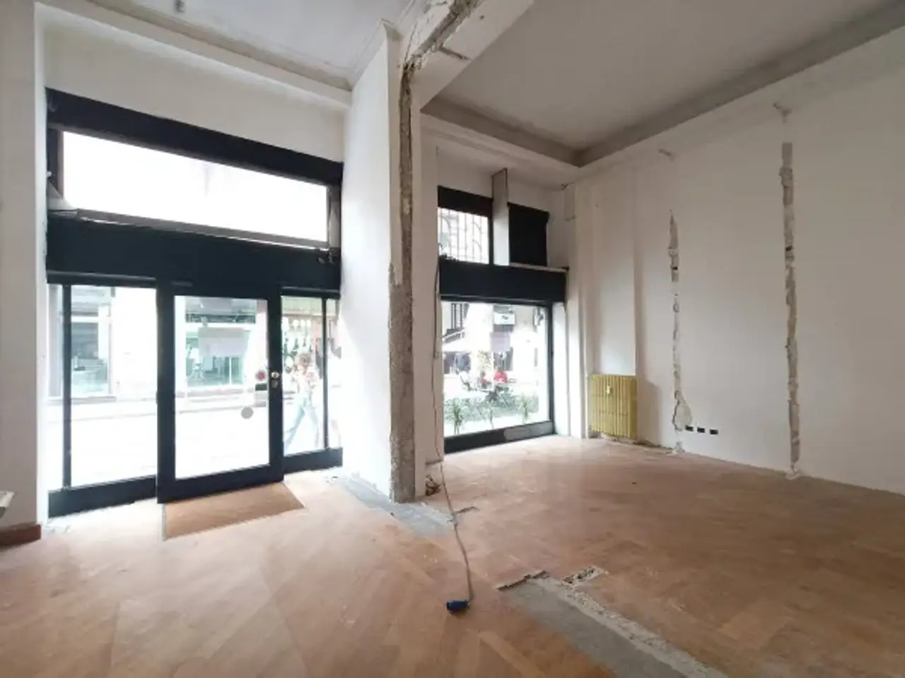 Negozio in Largo Alfredo Ildefonso Schuster 1, Milano, {3} - Foto 1