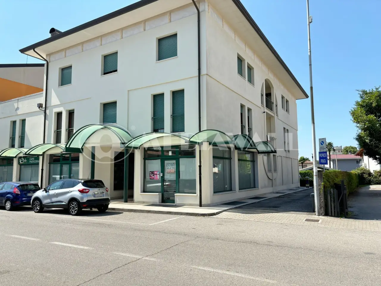 Palazzina commerciale in , Aviano, {3} - Foto 1