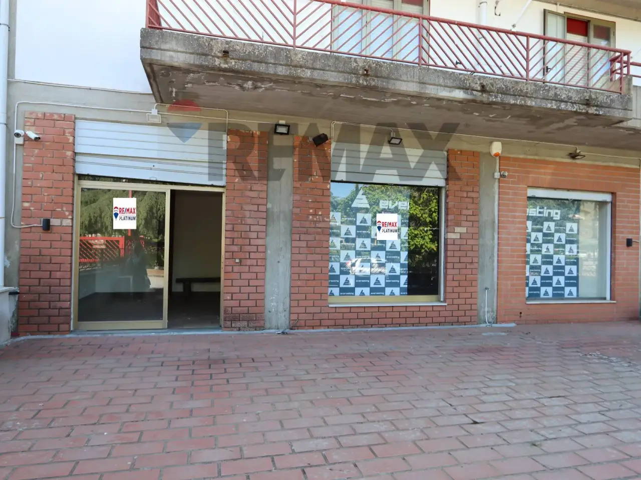Esercizio commerciale in Via dei Vespri, Linguaglossa, {3} - Foto 1